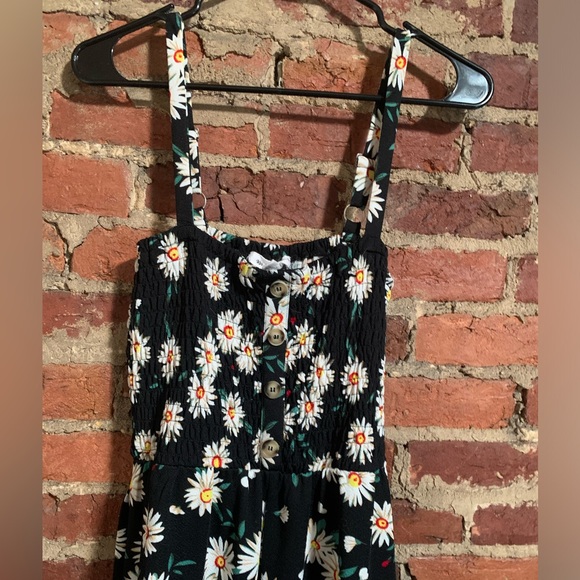 🌼 Black floral maxi romper 🌼 - Picture 3 of 6